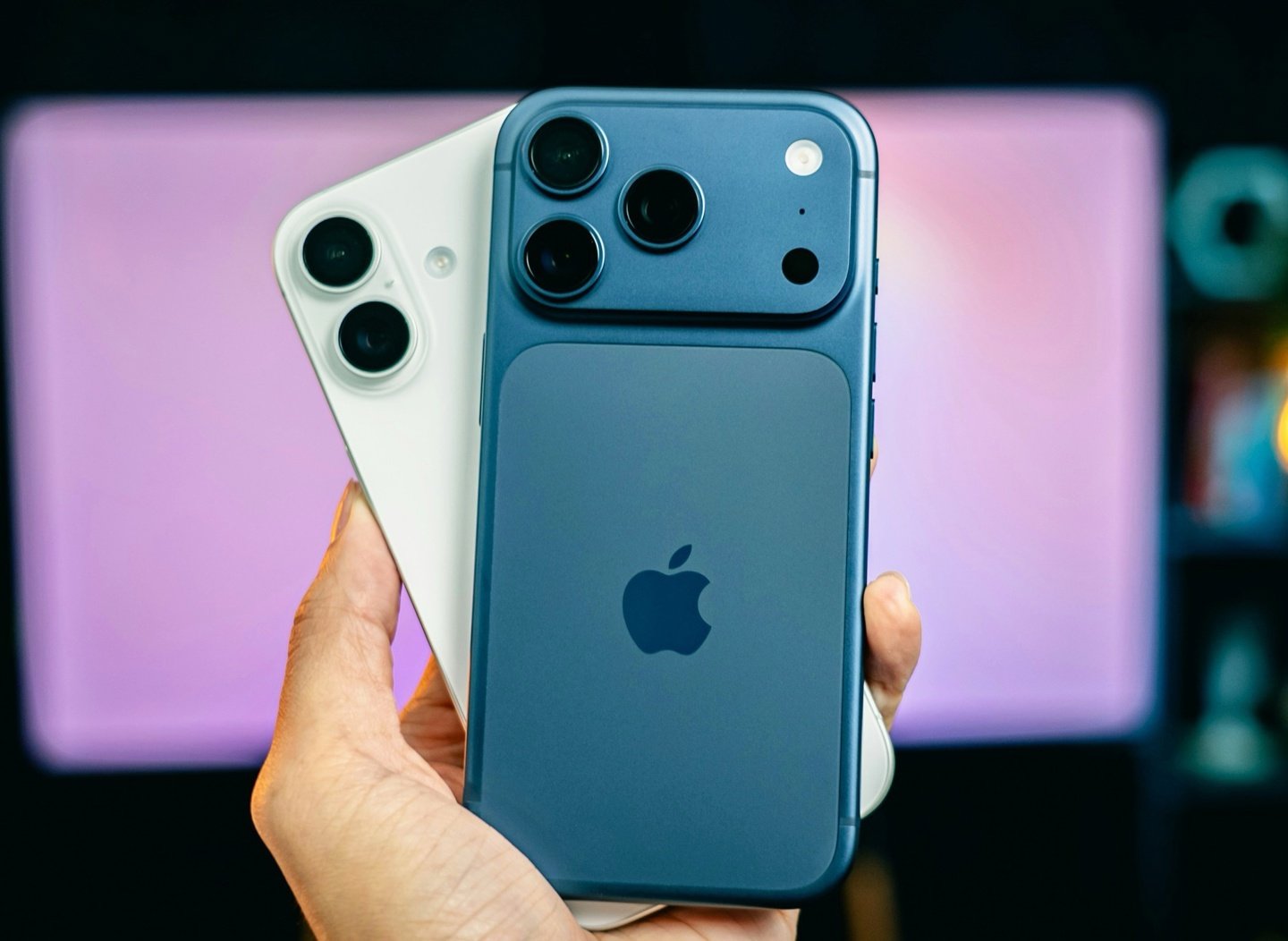 Some iPhone 17 users say their phones won't power back on over USB-C after the battery dies