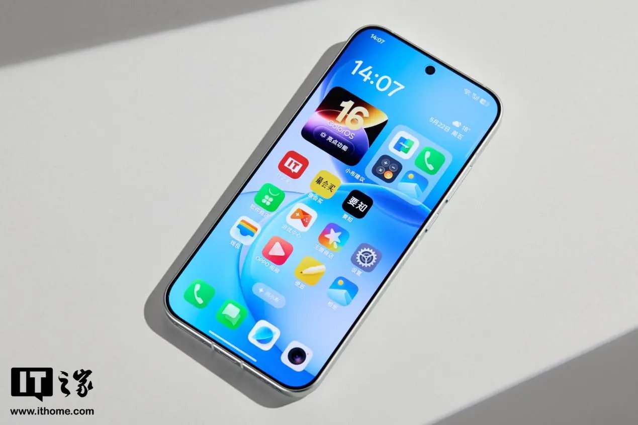 OPPO Reno16 Pro Hands-On Shows Off a 3D Floating Planet Design and a Clean Summer Look