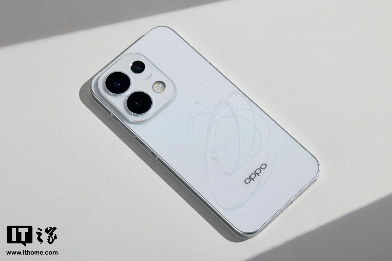 OPPO Reno16 Pro Hands-On Shows Off a 3D Floating Planet Design and a Clean Summer Look