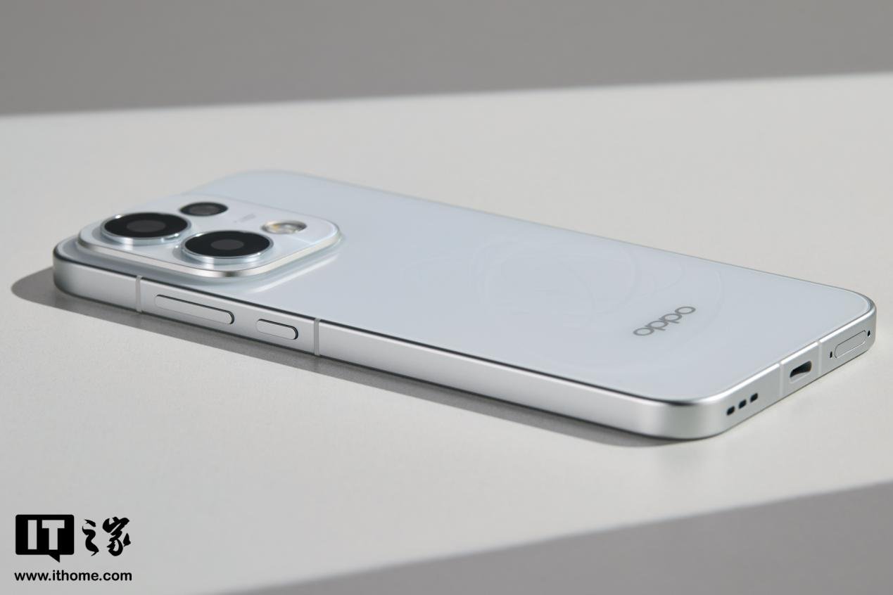 OPPO Reno16 Pro Hands-On Shows Off a 3D Floating Planet Design and a Clean Summer Look