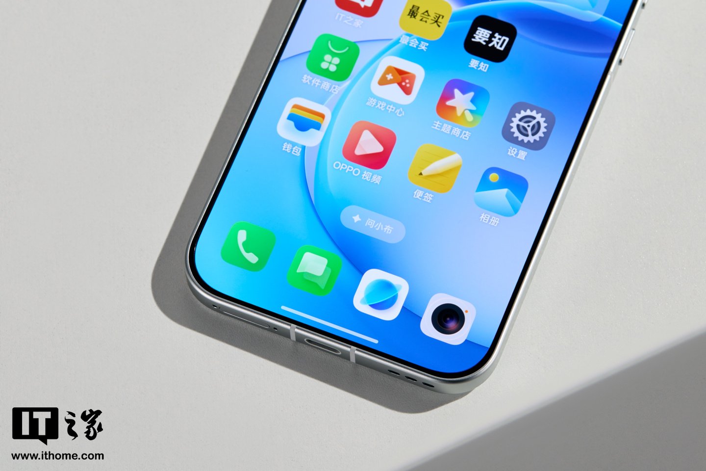 OPPO Reno16 Pro Hands-On Shows Off a 3D Floating Planet Design and a Clean Summer Look