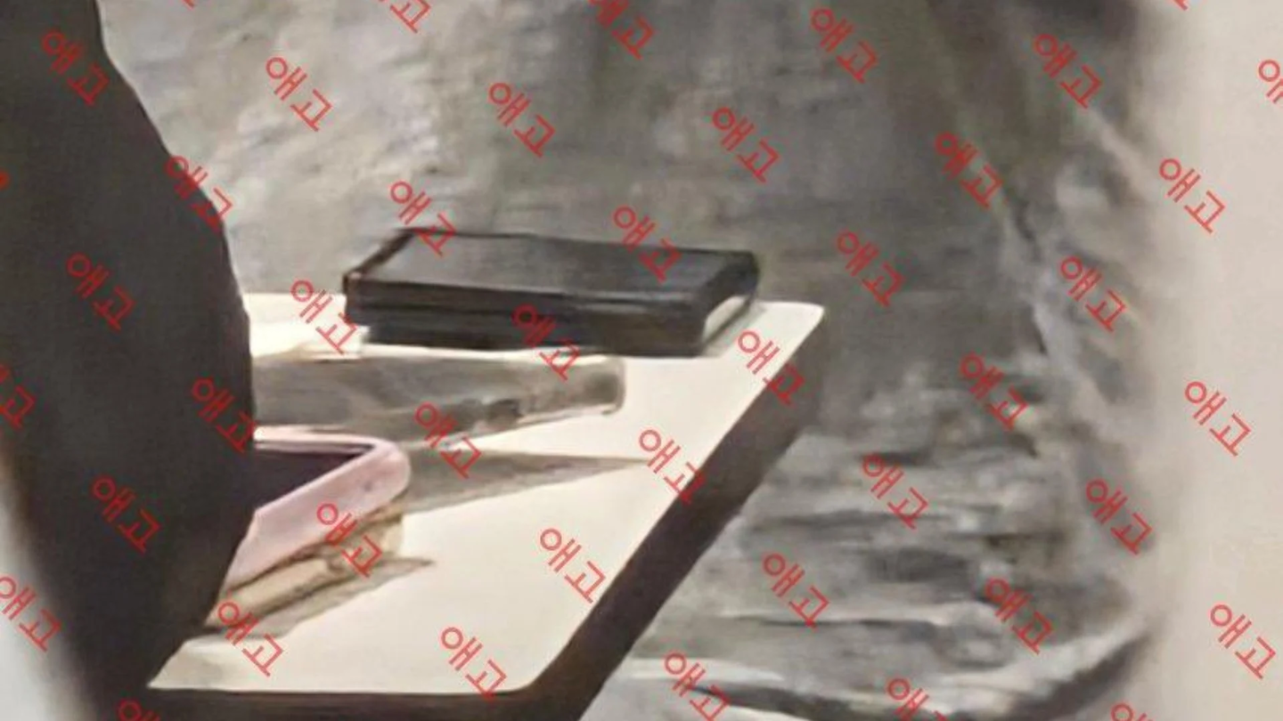 Samsung Galaxy Z Fold 8 Spotted in Restaurant with Wide Aspect Ratio and Dual Cameras