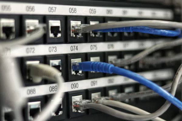 Apple to Route Core iOS 27 Siri AI Requests Through Google Cloud Blackwell B200 Servers