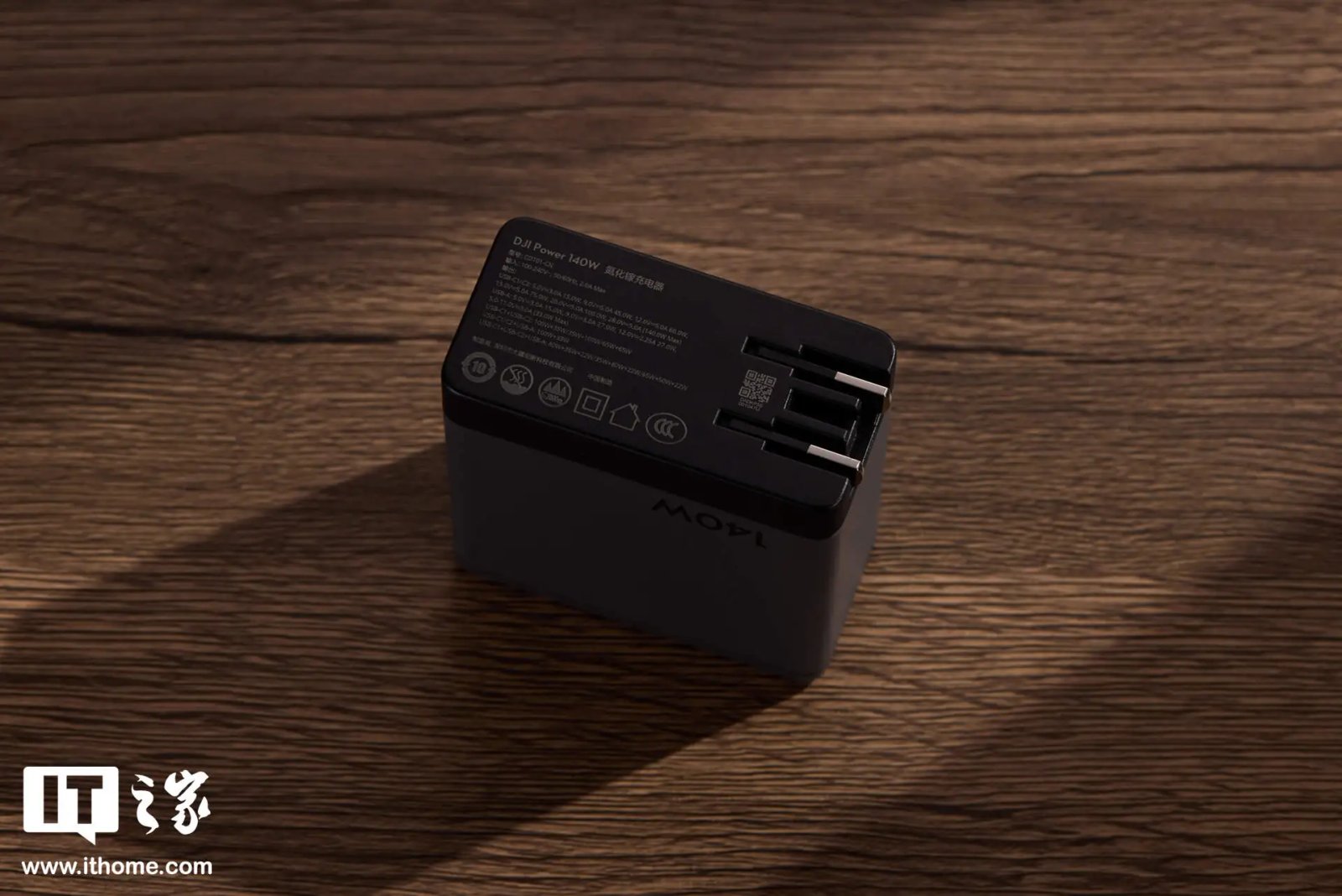 DJI Power 140W GaN Charger Packs Three Ports and a 7A OLED Cable image 4