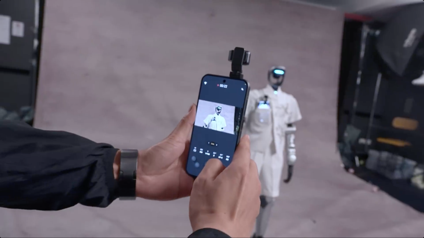 Honor Robot Phone Appears in Shanghai Film Festival Footage Ahead of Q3 Launch detail 5