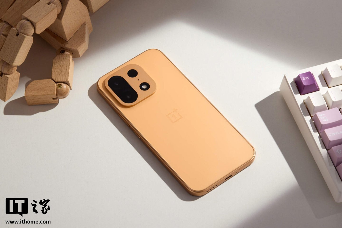 OnePlus Turbo 6X Pro body detail