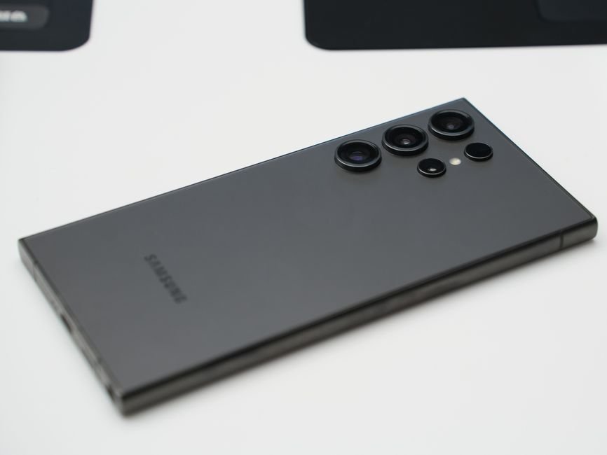 TrendForce Says 2026 Smartphone Production Could Fall 16.2% as Memory Costs Bite